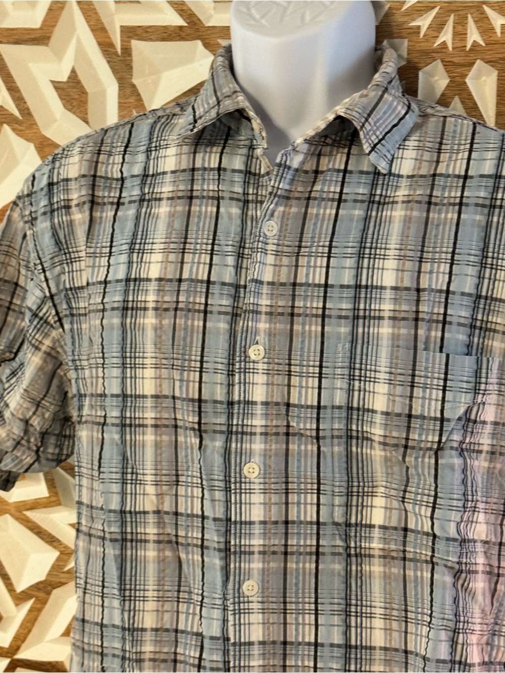 Johnston & Murphy.    Size large  Short-Sleeve Plaid Button-Up Shirt -